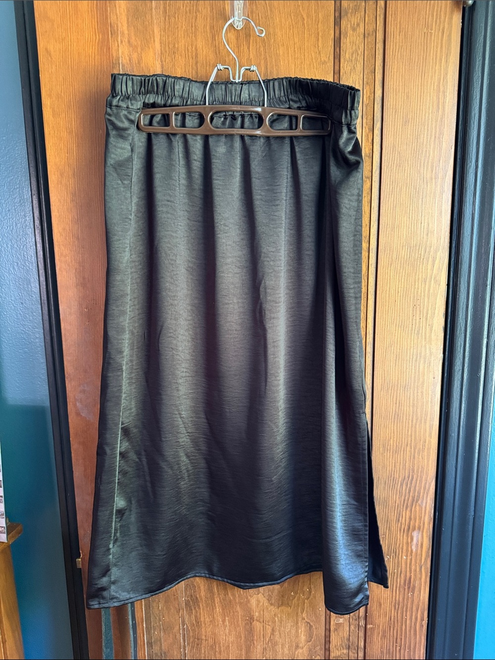 GAP satin satiny midi skirt with side slit black Medium M